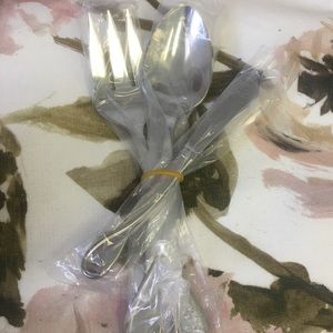 NIB- Kate spade 3 piece serving set.